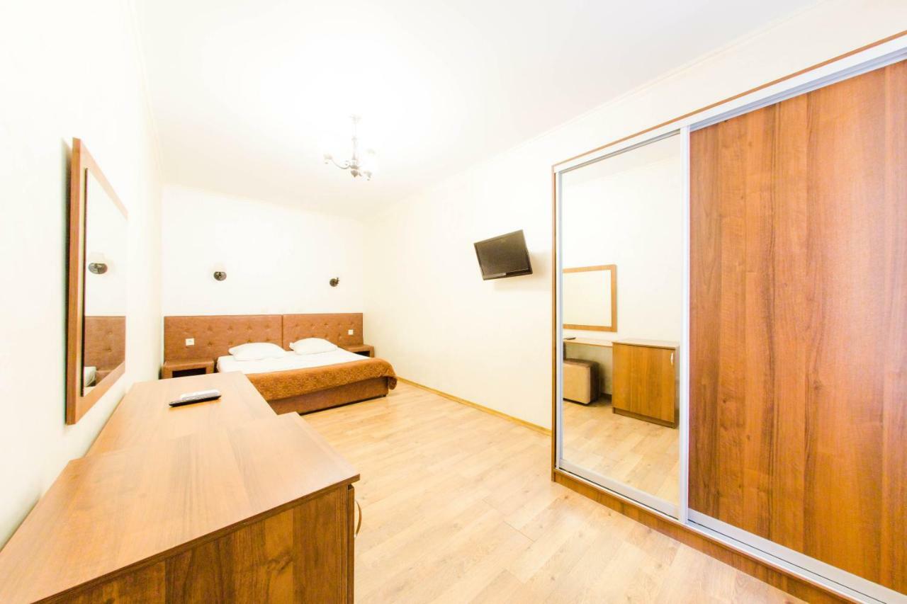 Pitsunda Hotel Zewnętrze zdjęcie
